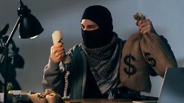 Falsi SMS bancari, l&rsquo;allarme corre sui telefoni: nel mirino i correntisti della Banca di Asti