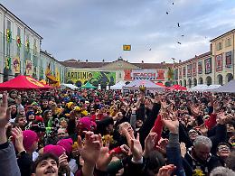 Ivrea, penultima di Carnevale con grandine: circa 8 mila presenze e corteo confermato