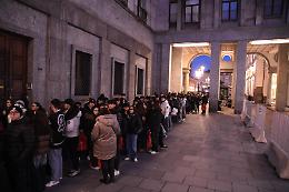 Code chilometriche in centro a Torino: la citt&agrave; in delirio per Kid Yugi