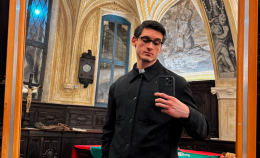 &ldquo;Non potevo pi&ugrave; fingere&rdquo;: Alberto Ravagnani spiega perch&eacute; si toglie il colletto