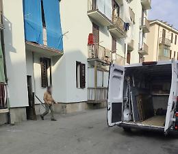 Continua la guerra ai nomadi abusivi in via Ghedini: sgomberato un appartamento 