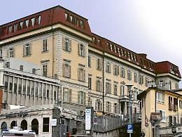 Basta sosta selvaggia a Moncalieri: i paletti blindano la via dell&rsquo;ospedale