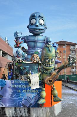 Al Carnevale di Carmagnola tornano i carri allegorici con Re Peperone e la Bela Povronera: ecco il programma