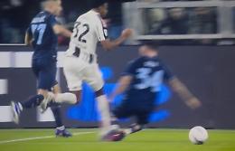 Juventus, il contatto Gila-Cabal fa ancora discutere. Quel dialogo in tra Guida e la Sala Var...(AUDIO)