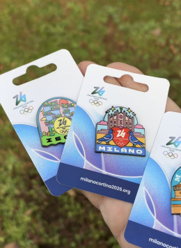 Tutti vogliono le spille di Milano-Cortina: la &ldquo;pin mania&rdquo; &egrave; esplosa ai Giochi