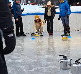 A Macugnaga il curling si gioca con le pentole a pressione