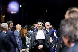 Poli lancia la &ldquo;Summer school&rdquo;: gli studenti gridano al precariato