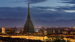 Torino, una sera senza luci per accendere la coscienza ambientale