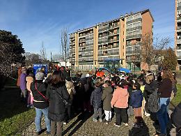 Dieci alberi per il giardino El Alamein: il Kiwanis Club Nakawa Uganda pianta il futuro con i bambini