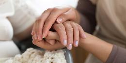 Bonus caregiver 2026: fino a 4.800 euro l&rsquo;anno per chi assiste un familiare non autosufficiente