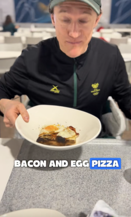 Alle Olimpiadi di Milano-Cortina spopola la pizza con le uova a colazione: il piatto che conquista gli atleti