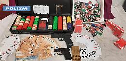 Texas Hold&rsquo;em nel seminterrato di un bar: blitz della polizia a Borgo Vittoria, due denunciati