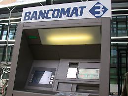 Rivoli, polemica per il bancomat di Cascine Vica trasformato in dormitorio