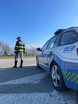 Mondov&igrave;, alimenti in cattivo stato: la Polizia ferma un autocarro e sequestra il carico