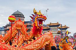 Non buttare la spazzatura, non lavarti i capelli: il Capodanno cinese &egrave; una sfida alla scaramanzia
