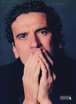 Il mondo festeggia i 73 anni di Massimo Troisi: anatomia di un genio