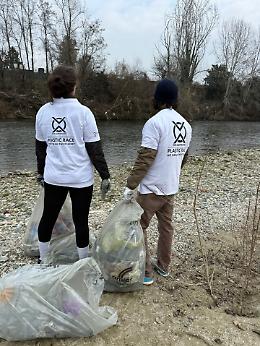 The Custodians cerca nuovi volontari per combattere l'emergenza rifiuti