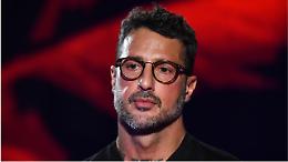 Fabrizio Corona riattiva il canale YouTube e rilancia la sfida a Mediaset: appuntamento al 2 marzo