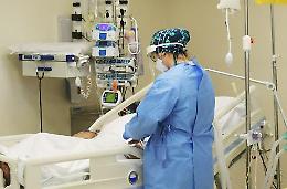 Allarme infermieri in Piemonte: "Per ogni due che escono ne entra solo uno"