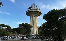 Cosa sono le torri a fungo che spuntano nelle citt&agrave;? Il mistero svelato