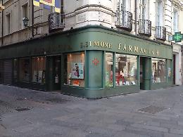 Torino, spaccata in via Garibaldi: entrano nella farmacia per rubare il fondo cassa 
