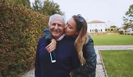 Mogol e l&rsquo;amore per Daniela Gimmelli: chi &egrave; la donna che ha conquistato il paroliere?