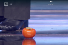 TonyPitony porta un caco sul palco di Sanremo 2026: ecco perch&eacute;