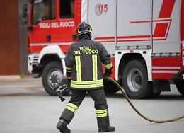 Vinovo, paura in frazione Garino, incendio devasta il tetto di un edificio in via Sestriere