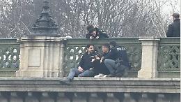 Scavalca il parapetto del ponte Isabella per buttarsi nel Po, salvato dalla polizia