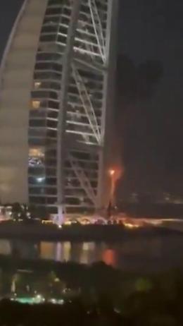 Paura a Dubai, 200 studenti torinesi bloccati dopo gli attacchi: &laquo;Abbiamo visto i lampi e sentito un boato&raquo;