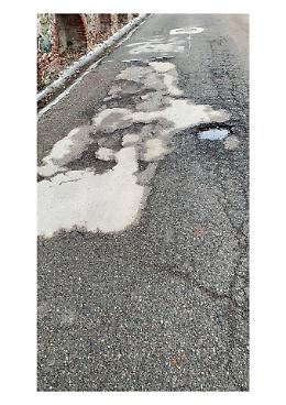 Torino, buche a Cavoretto: interrogazione in Circoscrizione 8 su strada dai Ronchi ai Cunioli Alti