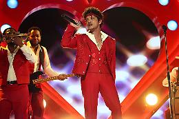 Bruno Mars conquista Parigi: sold out in 5 minuti e l'annuncio del nuovo album "The Romantic"