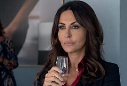 Il ritorno di Sabrina Ferilli: conquista Rai 1 con la storia di rinascita e autoironia di "Gloria"