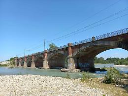 Ponte canale sulla Dora Baltea a rischio crollo