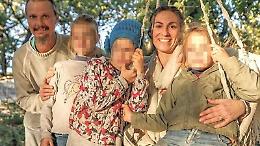 Bimbi nel bosco, prima notte da soli: la mamma lascia la casa famiglia