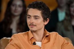 Tutti i teatri del mondo ce l'hanno con Timtho&eacute;e Chalamet