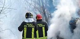 Emergenza roghi in Val Susa: fiamme sopra Bruzolo, in azione l'elicottero regionale