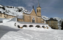 In Piemonte c'&egrave; il santuario pi&ugrave; alto d'Europa, ed &egrave; ancora innevato