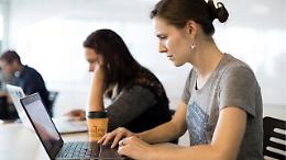 Donne e innovazione: Amazon premia le studentesse STEM con borse di studio da 6.000 euro