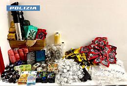 Quasi 5 chili di droga e una pistola in casa, arrestato 20enne a Torino