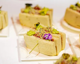 I cento anni del tramezzino in una notte. Ed ecco chi ne ha inventato il nome