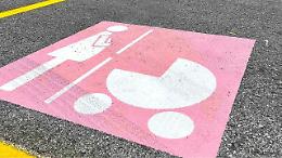 Parcheggi, rivoluzione a Settimo Torinese: arrivano gli stalli riservati a gestanti e neogenitori
