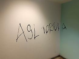 Torino, blitz degli anarchici all&rsquo;Asl