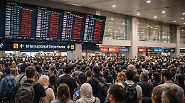 Guerra in Iran, il turismo mondiale in crisi: milioni di perdite e voli cancellati