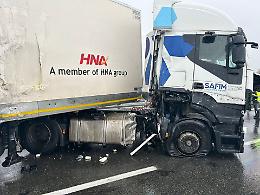 Incidente a Torino: tir intraversato e un ferito in ospedale