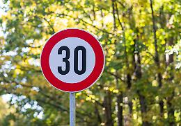 Dogliani introduce le &ldquo;Zone 30&rdquo;: nuove strade con limite di velocit&agrave; ridotto