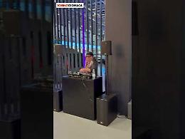 Drink e cena a buffet prima del concerto di Achille Lauro: viaggio nella nuova Live Lounge dell'Inalpi Arena