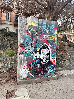 Graffiti sul murales di Stefano Leo: appello per ripulire il ritratto sul lungo Po
