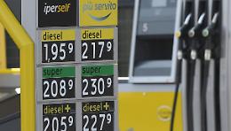 Caro carburanti, il governo studia nuovi aiuti tra bonus e misure anti-speculazione