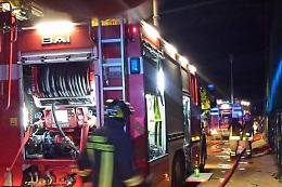 Paura nella notte a Castelnuovo Nigra: fiamme sul tetto di un'abitazione